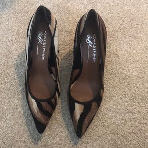 Donald j Pilner tiger print pointed toe heels